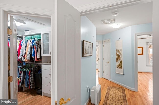 Building Photo - 150 Rees Pl