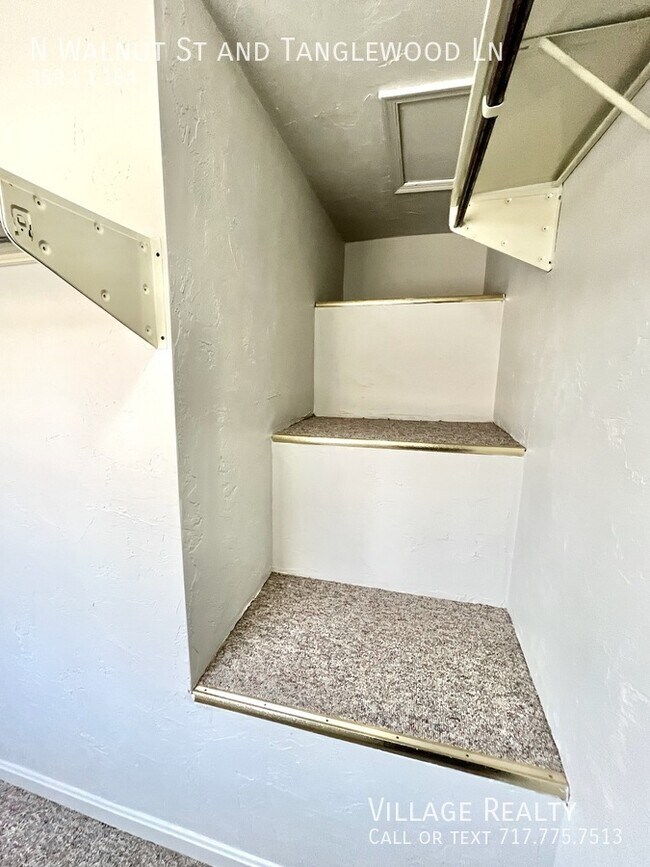 Building Photo - 492 N Walnut St