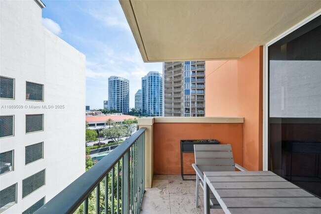 Building Photo - 2951 S Bayshore Dr