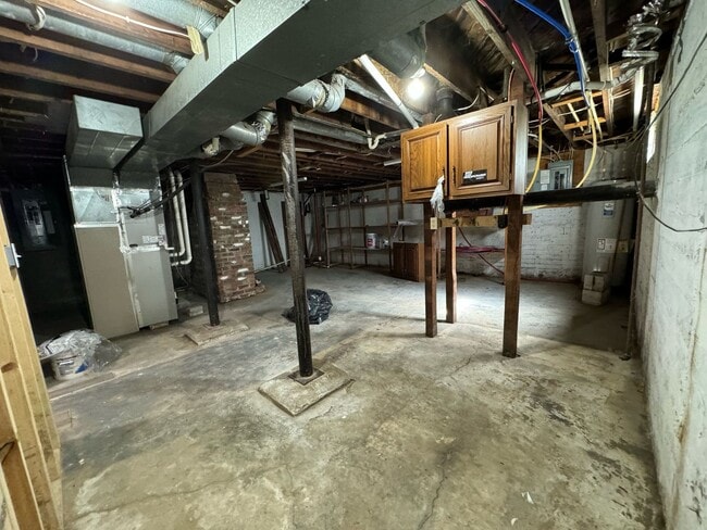 Building Photo - 324 Hillcrest Ave