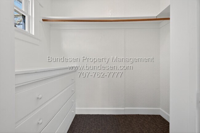 Building Photo - 612 Petaluma Blvd S