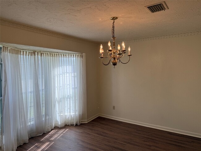 Building Photo - 214 Kings Ct