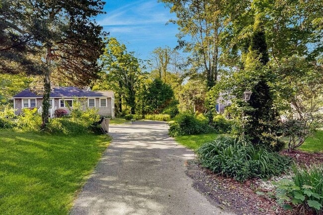 Building Photo - Large 5Br 3 1/2Ba Modern Home in Falmouth ...
