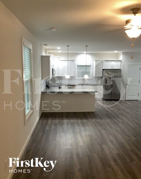 Building Photo - 7421 Cedarbrook Dr