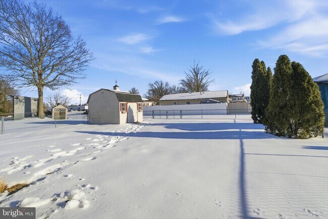 Building Photo - 806 Bordentown Rd