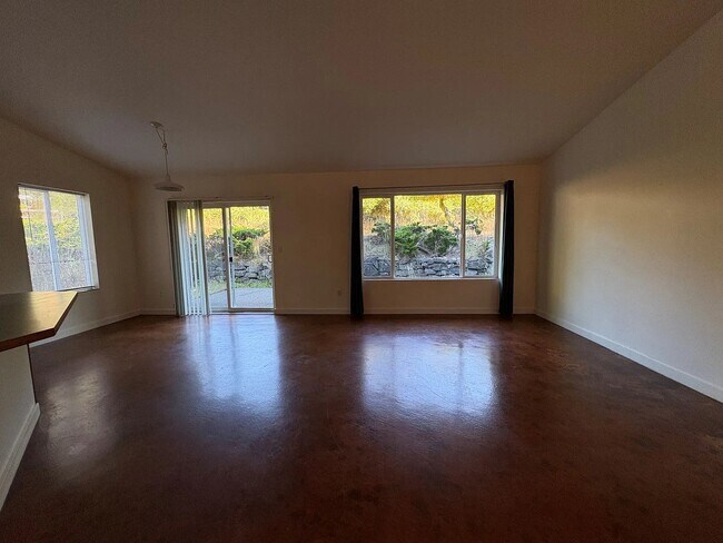 Building Photo - 658 Fox Dr