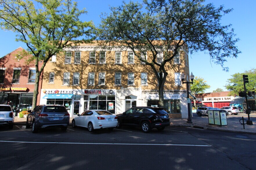 Building Photo - 951 Farmington Ave