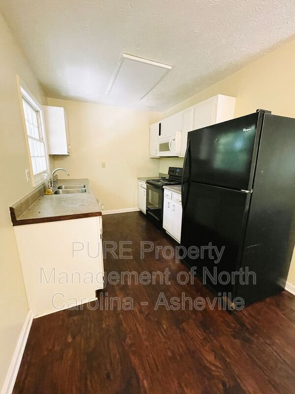 Building Photo - 25 Evelake Dr