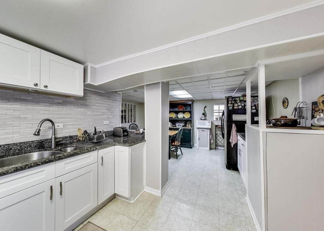 Kitchen - 4618 W Montana St