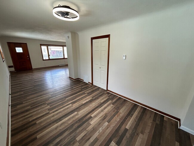 Building Photo - 3430 E 73rd St