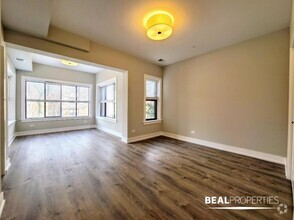 Building Photo - 3 bedroom in EVANSTON IL 60202