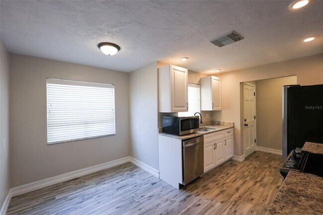 Building Photo - 220 Talley Dr