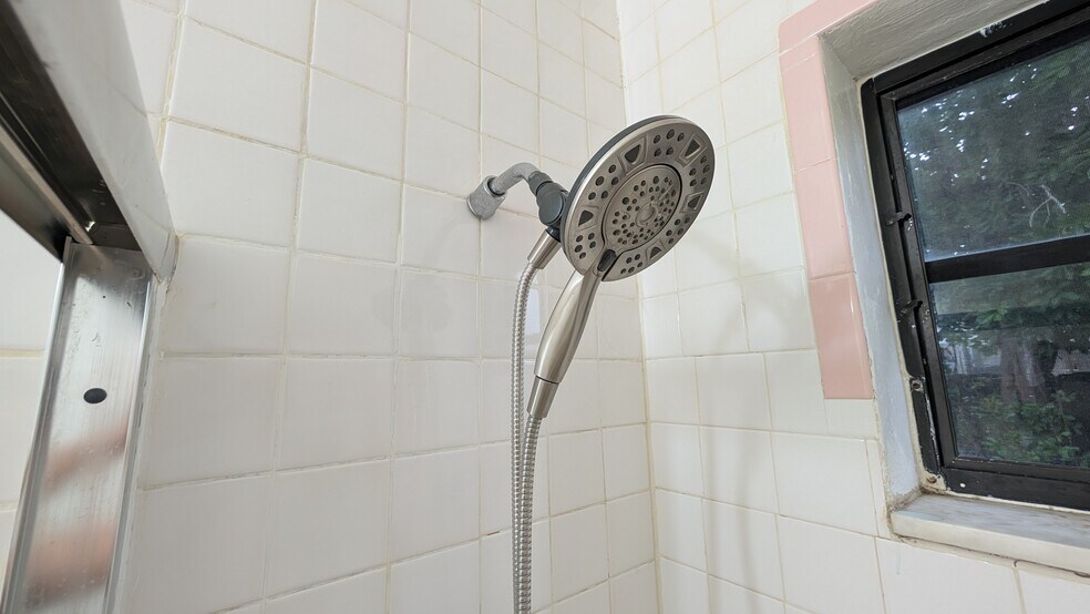 Building Photo - 2842 Van Buren St