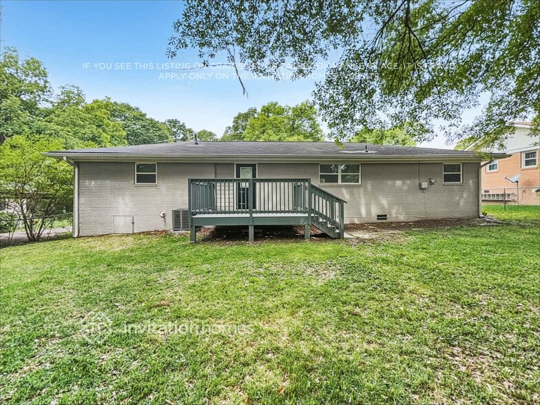 Building Photo - 8490 Meadowbrook Dr