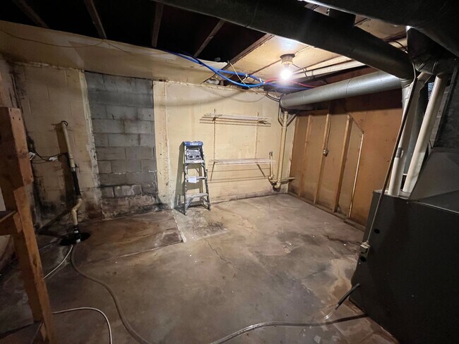 Building Photo - Two Bedroom Single Family Home on 3 Acres!