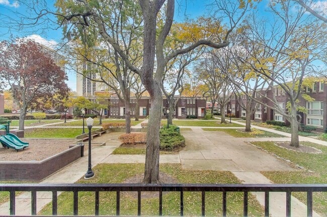 Building Photo - 2803 S Michigan Ave