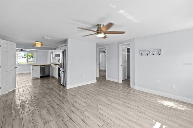 Building Photo - 13916 Sommers Ave