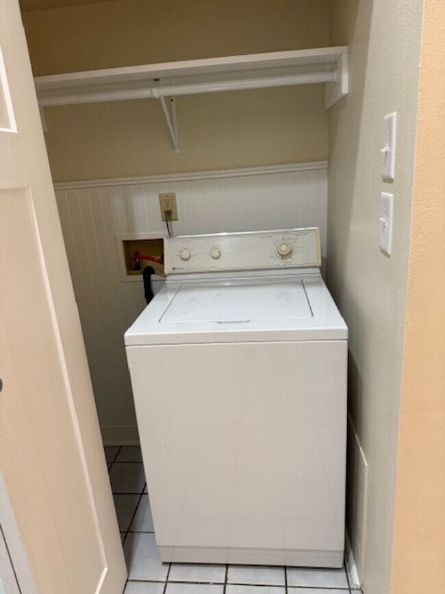 Building Photo - Updated 3 Bed for Rent in Downtown West Bend