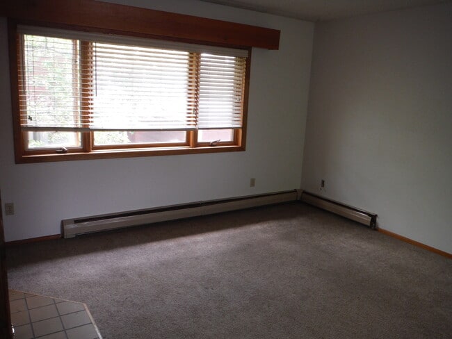 Building Photo - 4 Bedroom Condo- Close to MSU and Downtown Bozeman!