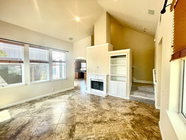 Building Photo - Pet friendly House Santa Maria