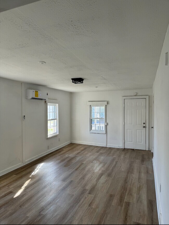 Building Photo - 111 M T Holt Ave