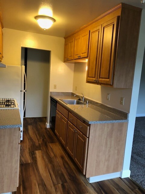 Kitchen 4 - 3515 Chestnut Ave
