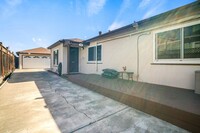 Building Photo - 2-Bedroom Near Downtown San Jose (Duplex)-...