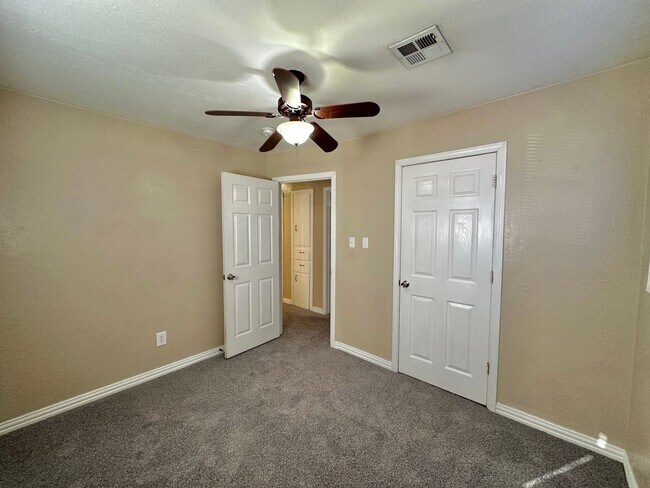 Building Photo - 4 Bedroom