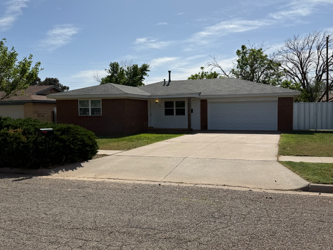 Primary Photo - 116 La Salle Dr