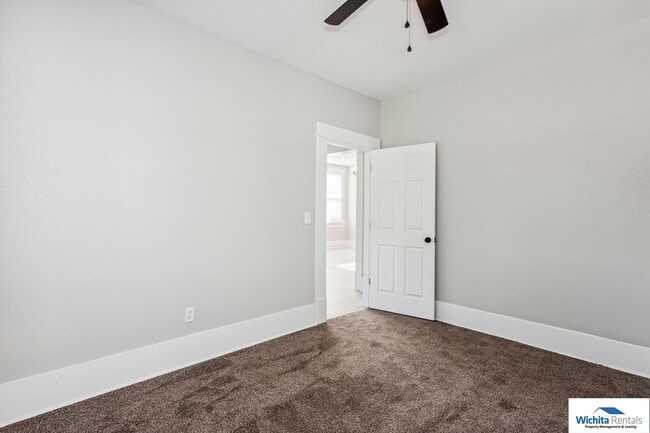 Building Photo - Large Bungalow  in College Hill - **Move in Special - 1/2 off first months rent**