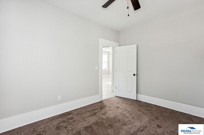 Building Photo - Large Bungalow  in College Hill