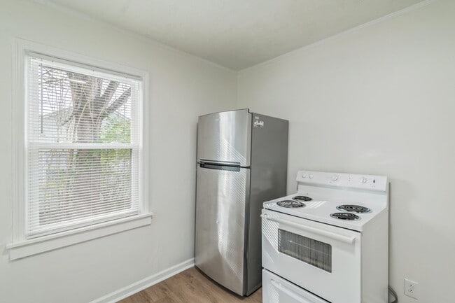 Building Photo - 2324 Greenfield Ln