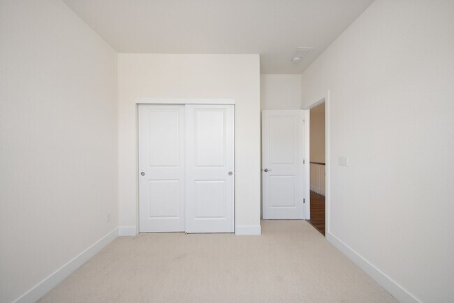 Building Photo - New Townhome in Wheat Ridge!!