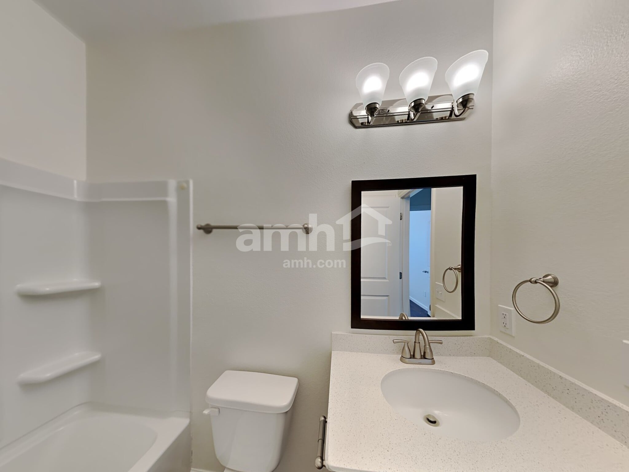 Building Photo - 5023 Highland Crest Dr