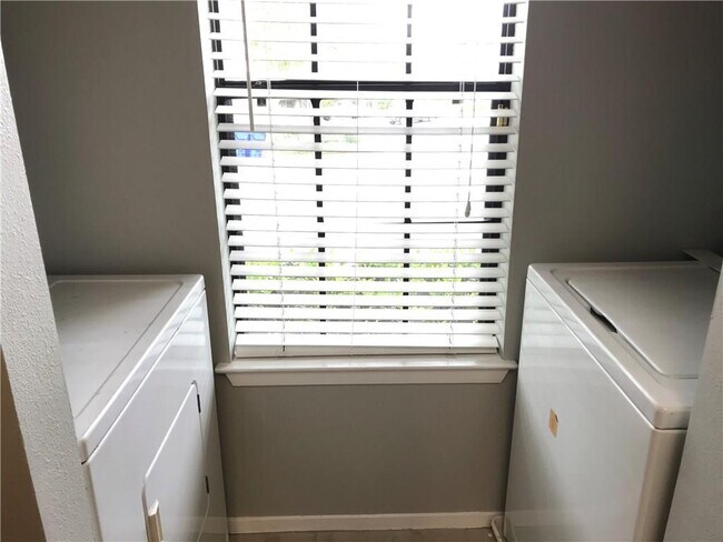 Building Photo - 1411 Gracy Farms Ln