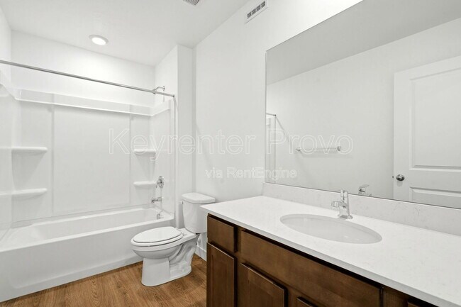 Building Photo - 371 E Levengrove Dr