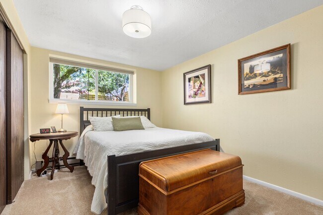 Building Photo - 4bd/2.75ba Seattle House