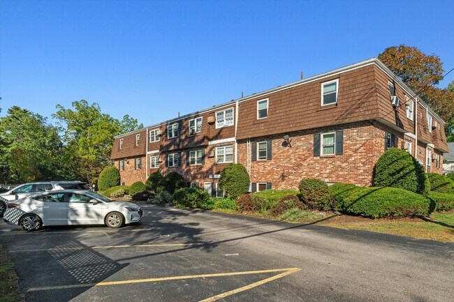 Building Photo - 504 River Rd