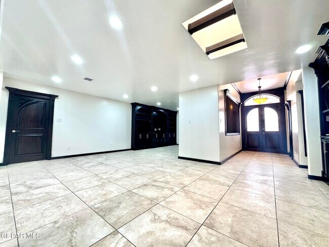 Building Photo - 142 Clairemont Rd