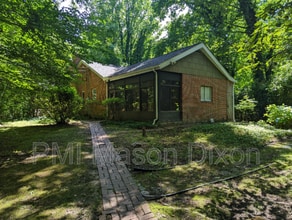 Building Photo - 944 Fern Trail