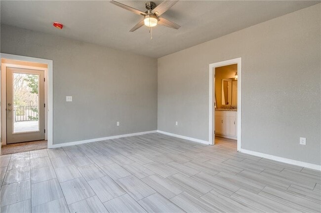 Building Photo - 402 E Hemlock St
