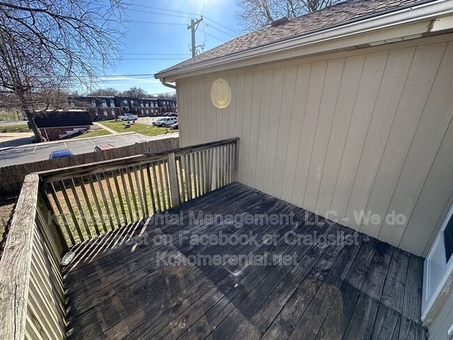 Building Photo - 817 NE Independence Ct