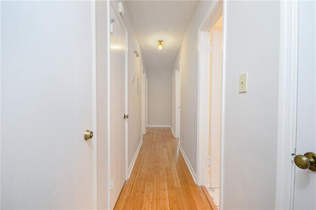 Building Photo - 5041 Alexander Ave