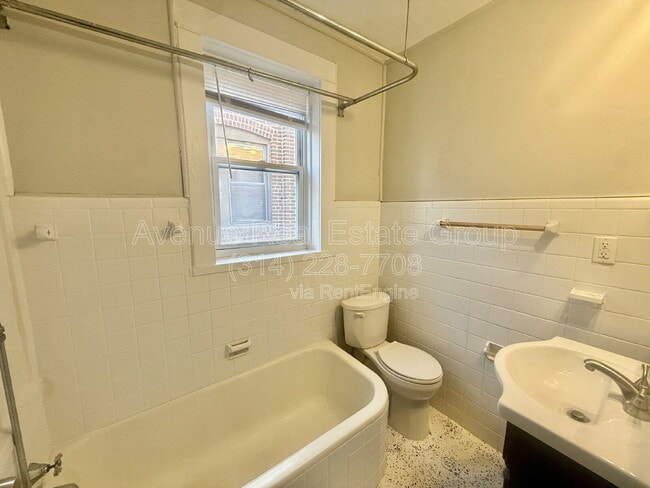 Building Photo - 2718 Hampton Ave