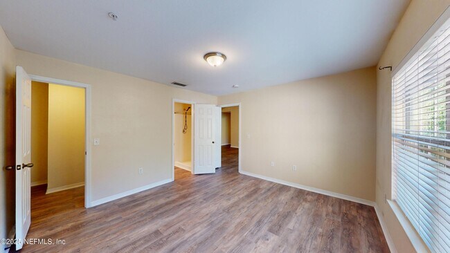 Building Photo - 7800 Point Meadows Dr