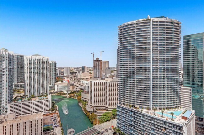 Building Photo - 475 Brickell Ave