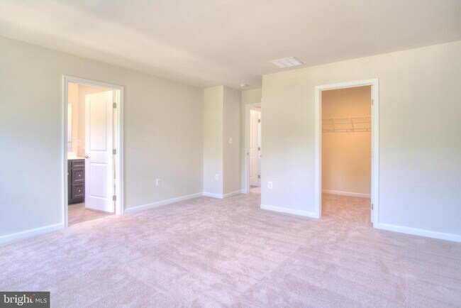 Building Photo - 2506 EMBER Ln