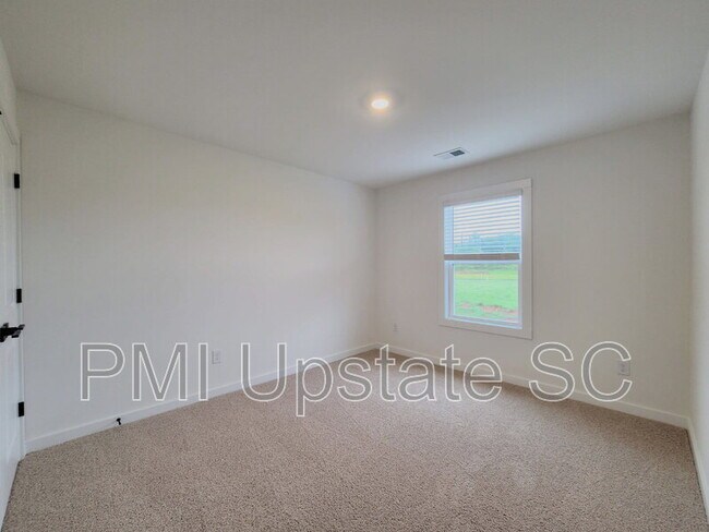 Building Photo - 1283 Westgate Vlg Dr