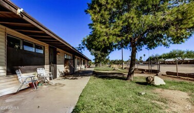 Building Photo - 7508 W Orangewood Ave