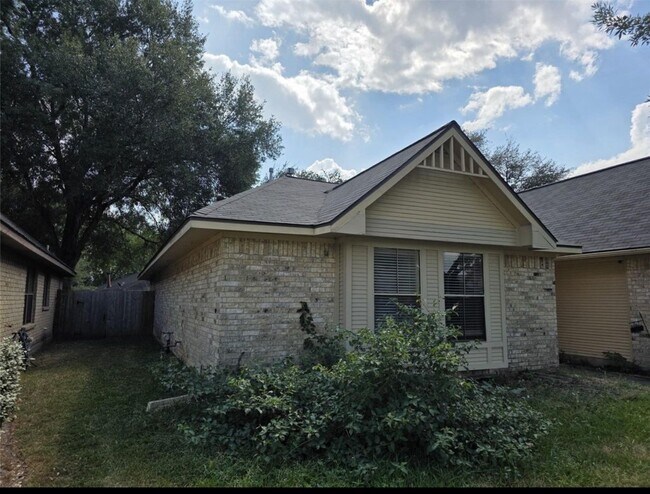 Building Photo - 14319 Whitecross Dr